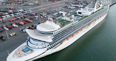 Koronawirus na statku. Grand Princess zawinął do portu