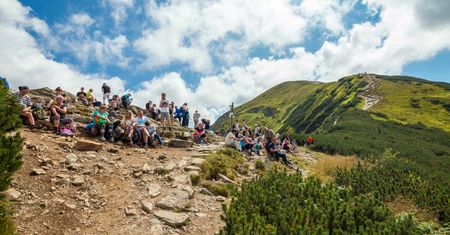 Kolejny akt wandalizmu w Tatrach. Popularna trasa została oszpecona