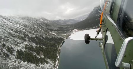 Tatry. Całonocna akcja TOPR. Turyści utknęli pod Krzyżnem