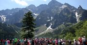 "Najgorzej jest z młodzieżą, szczególnie po alkoholu". Turyści zaśmiecają Tatry