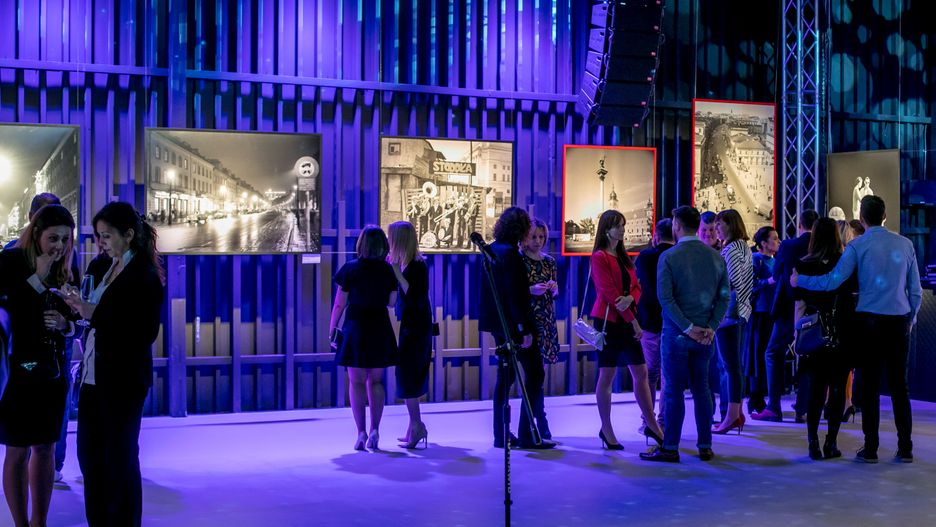 Czarno-białe zdjęcia prezentują stolicę sprzed połowy wieku