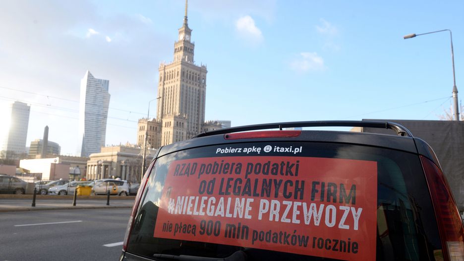 Pikieta pod ministerstwem infrastruktury nie przyniosła efektu, ostatniej szansy taksówkarze upatrują w interwencji premiera. 