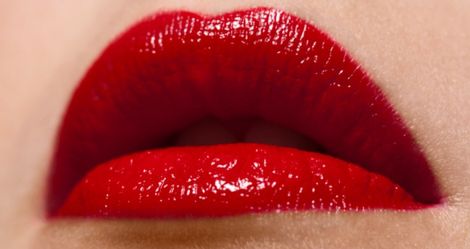 Dlaczego kobiety malują usta?