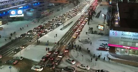 Śnieg zablokował Trójmiasto. Paraliż na drogach