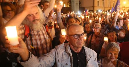 Wyszli na ulice, ale nie wiedzą dlaczego. Zaskakujący sondaż