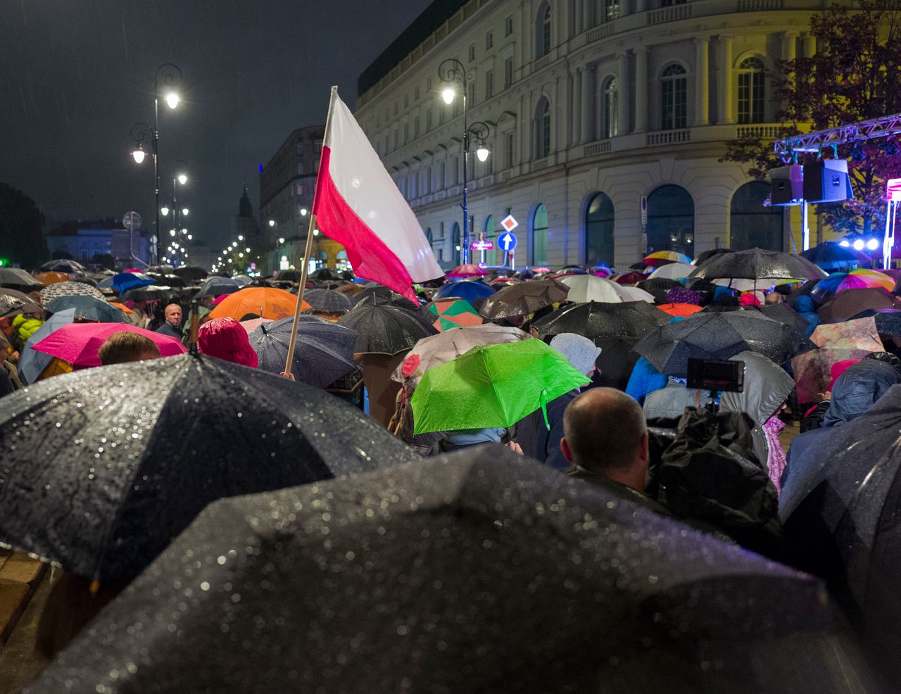 "Panie prezydencie proszę to zauważyć". Internauci poruszeni jego obecnością na manifestacji