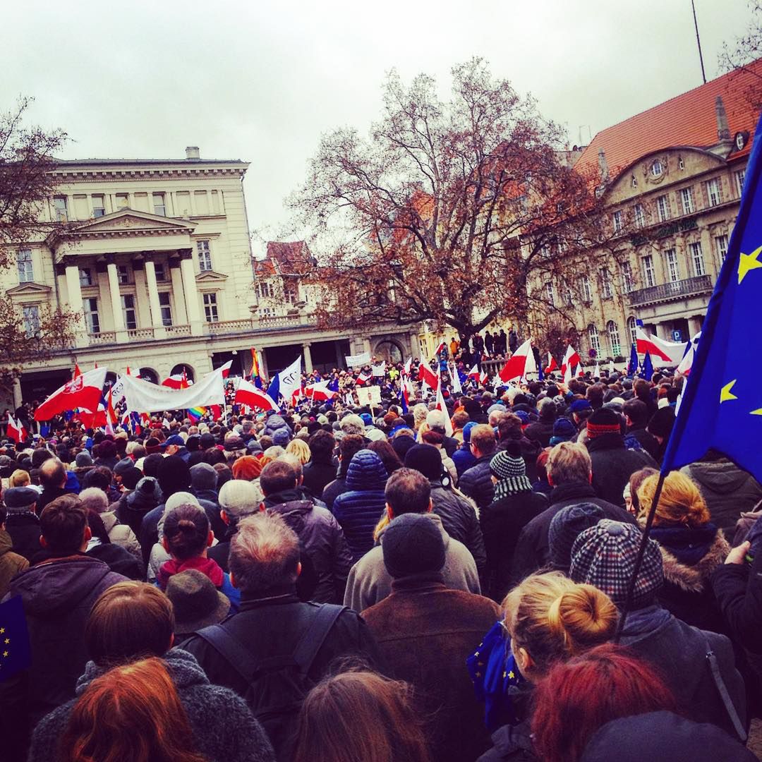 Telefon nie działał ci podczas manifestacji? Wiemy, dlaczego tak jest