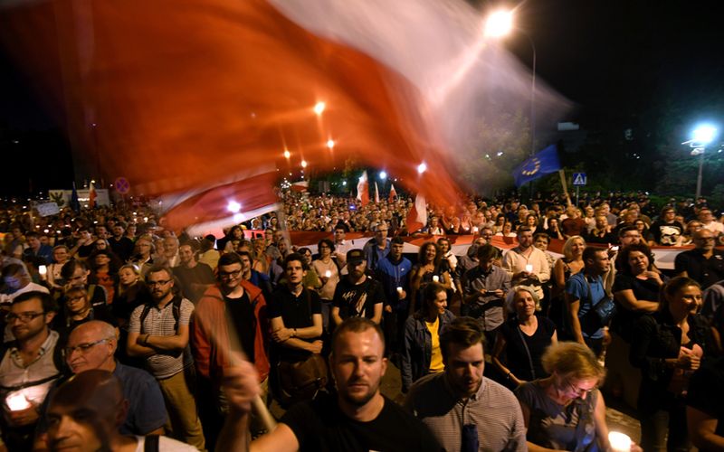 Manifestacja przed Sejmem zakończona. Przenosi się przed Sąd Najwyższy