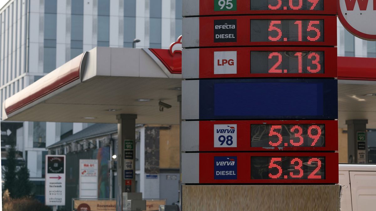 Propozycje PIP dot. zakazu handlu mogą doprowadzić do zamknięcia sklepów na stacjach benzynowych.