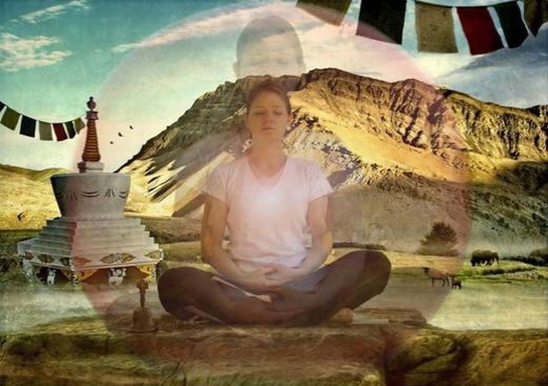 Kobieta w czasie medytacji 