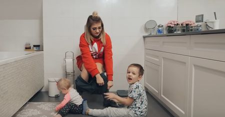 Parodia piosenki "Weź się przytul". Pokazuje trudy macierzyństwa