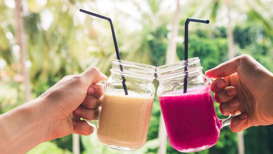 Klasyczny shake to połączenie mleka, lodów i owoców