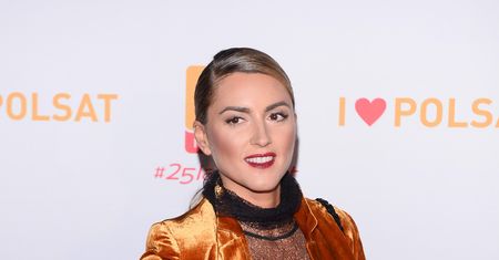 Karolina Szostak w garniturze pokazała drapieżny seksapil. Takiej jej nie widzieliśmy!