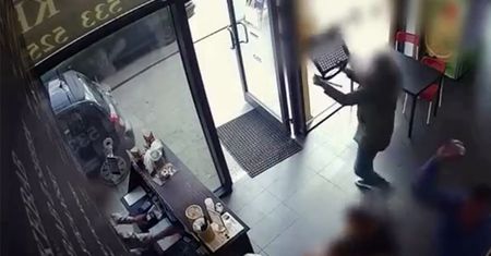 Napad na bar z kebabem w Łodzi. Odpowiedzą za rasizm