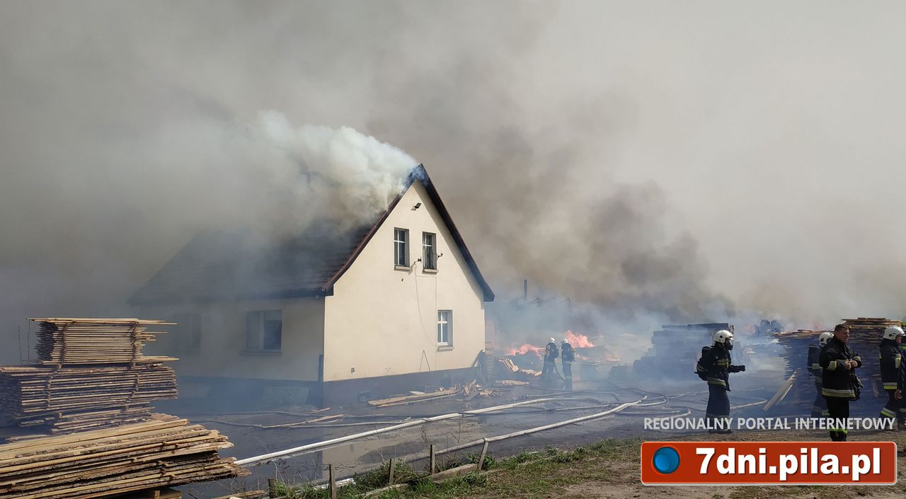 Potężny pożar w Brzostowie