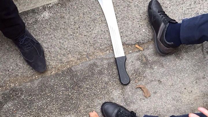 Trójka złodziei była uzbrojona w maczety.