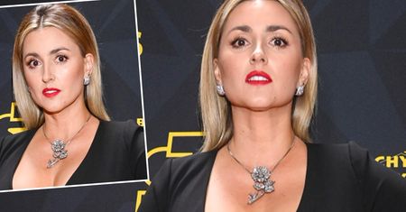 Karolina Szostak zaświeciła biustem na gali Polskiej Ligi Siatkówki. Jedna z jej piersi prawie wyleciała na zewnątrz. Ależ kształty!