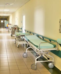 Słupsk. Ratownik miał przypinać kobiety pasami i molestować. Został zatrzymany