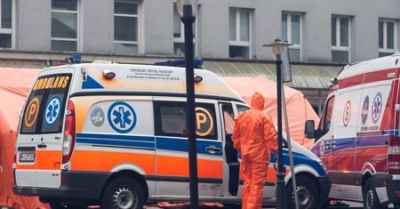 Koronawirus w Warszawie. Brak miejsc w szpitalu MSWiA. Placówka wstrzymała przyjęcia pacjentów
