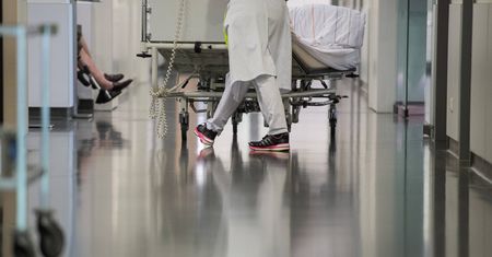 Zmarła 26-letnia kobieta, brutalnie bita i gwałcona przez oprawców z Łodzi