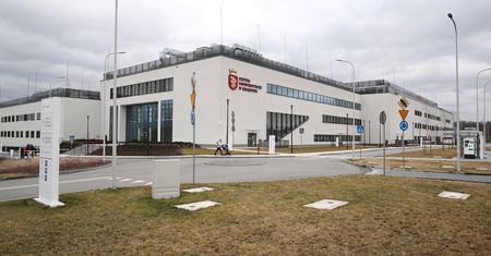 Koronawirus. Odwołane zabiegi w Szpitalu Uniwersyteckim w Krakowie. "Brakuje masek i fartuchów"