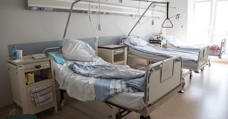 77-latek nie otrzymał pomocy na SOR, a następnie został wezwany do sądu. Szpital przeprasza