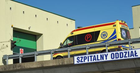 Koronawirus w Polsce. Zmarł 43-letni kierowca autobusu. Sanepid szuka pasażerów linii