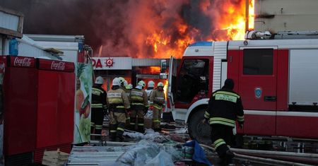 Pożar i zawalenie dachu stoczni w Szczecinie
