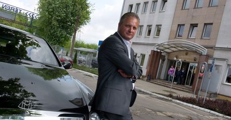 Kim jest Piotr Misztal? Milioner zagroził szkole pozwem, nauczycielom proponuje pracę za 8 tys.