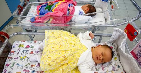 GUS. Ujemny przyrost naturalny w Polsce. Dalszy spadek urodzeń jest pewny