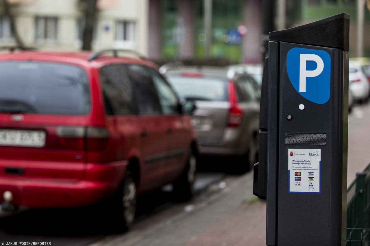 Warszawa. Płacą 30 zł za parking, bo nie chcą narazić pacjentów. lekarze proszą o zwolnienie z opłat