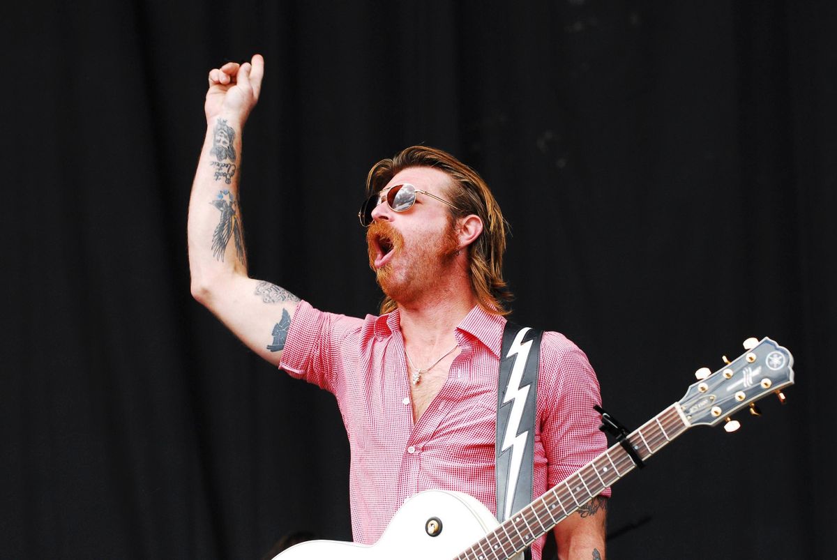 Wokalista Eagles Of Death Metal zdecydowanie za prawem do posiadania broni