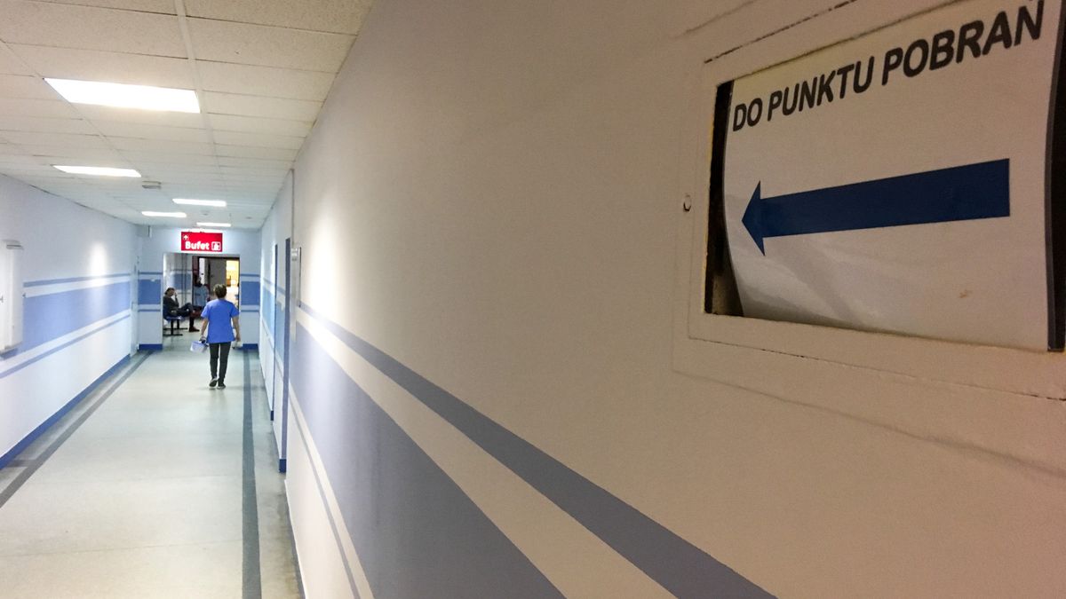 Do regionalnych centrów krwiodawstwa zgłasza się coraz mniej dawców. Może to doprowadzić do dramatycznych niedoborów krwi w szpitalach.