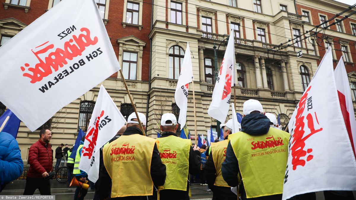 Hutnicy z ArcelorMittal wyszli na ulice już drugi raz w tym tygodniu. 