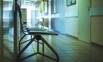 Kolejki do lekarzy. NFZ wyda 300 mln zł na ich skrócenie