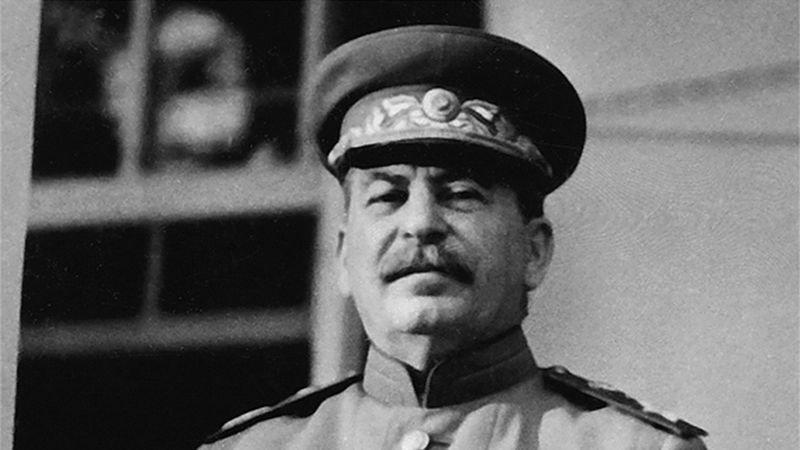 Być może Stalin podobnym wzrokiem spoglądał na ludzi, którzy nie chcieli napić się z nim wódki.