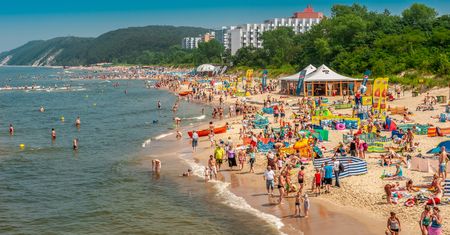 Sanepid wykrył niebezpieczną bakterię. Plaża w Ustroniu Morskim zamknięta