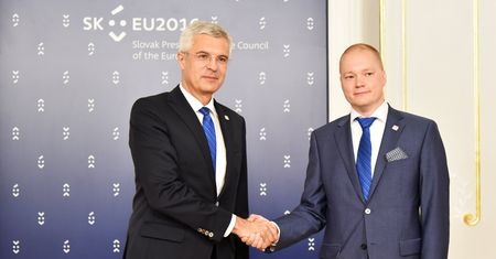 Finlandia: wiceminister jechał w bagażniku. Został pouczony przez policję