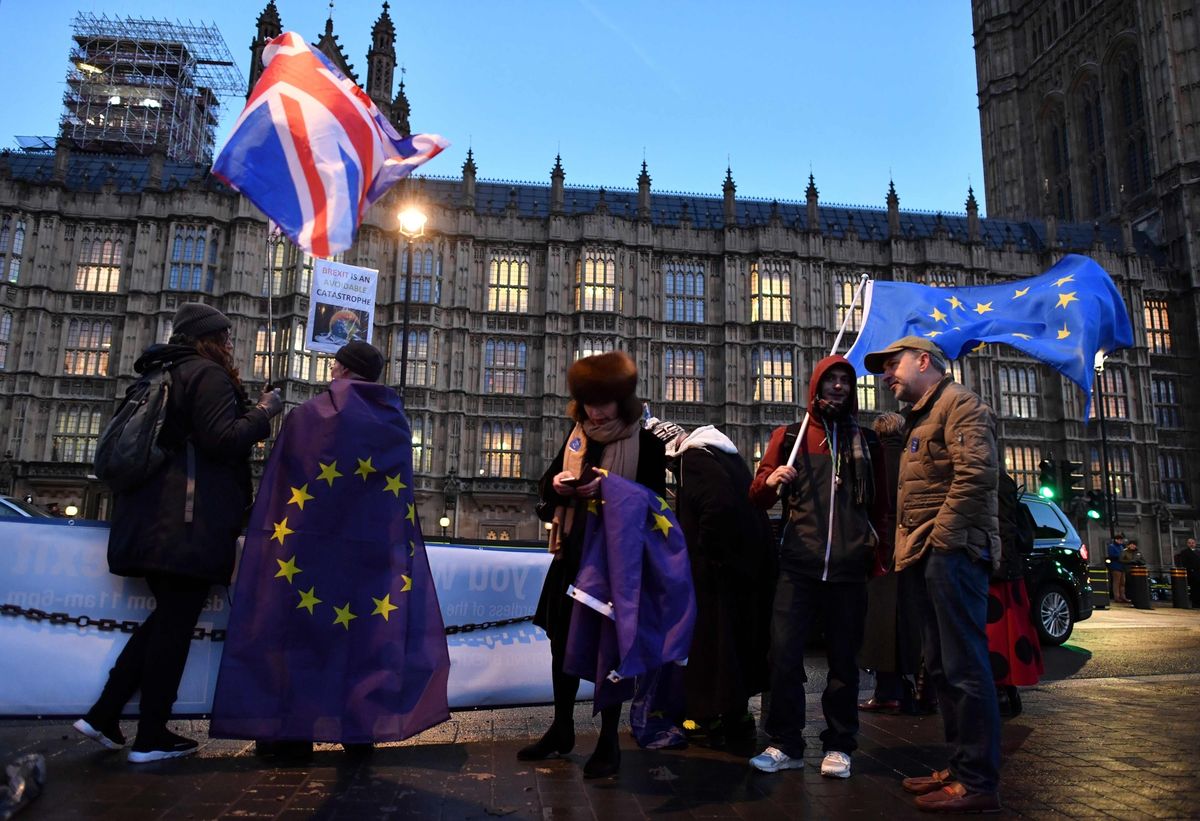 Brexit: Premier Theresa May nie chce uni celnej z UE. Izba Lordów jest innego zdania i przyjęła tzw. Trade Bill, czyli poprawkę do ustawy ws. handlu