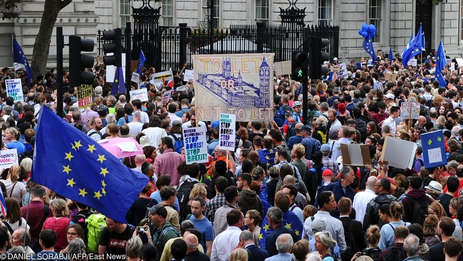 "Brytyjski parlament w kwestii brexitu jest równie podzielony jak cały naród" - czytamy