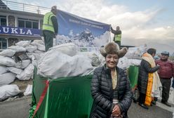 Sprzątanie Mount Everestu. Ze "szlaku papieru toaletowego" zdjęto już ponad tonę śmieci.