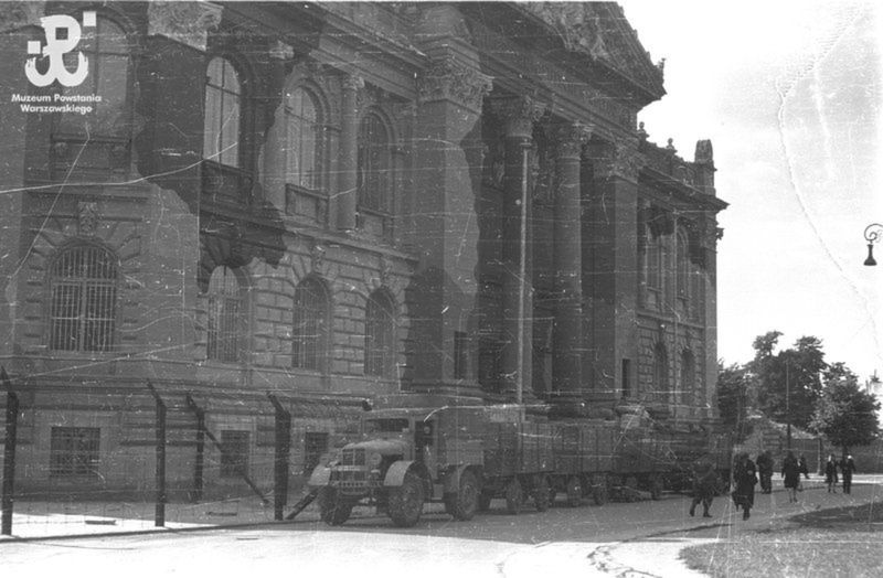 Niemiecka grabież zbiorów Zachęty w 1944 roku