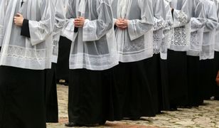 Ksiądz od koperty kupił dom za milion zł. Prawo kanoniczne tego zabrania. "To uciekinier"