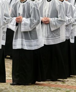 Ksiądz od koperty kupił dom za milion zł. Prawo kanoniczne tego zabrania. "To uciekinier"