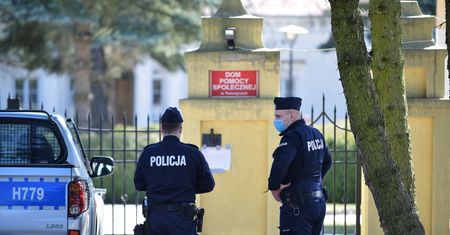 Koronawirus w Polsce. 200 osób zamknięte na kwarantannie w DPS w Psarach