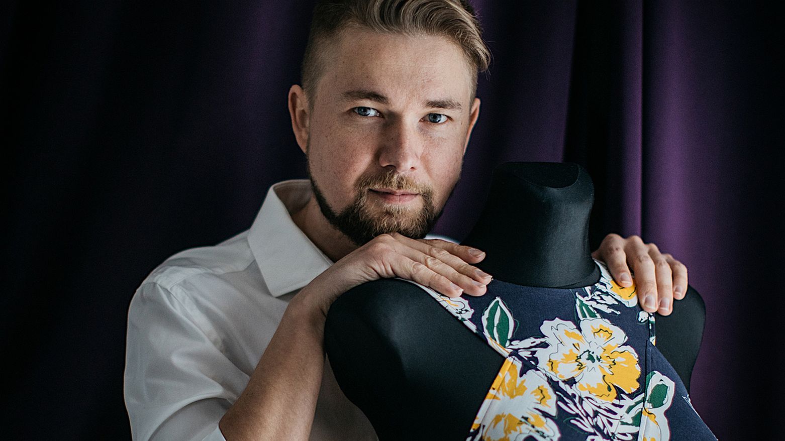 Paweł Kuzik szyje sukienki dla Agaty Dudy. Wszystko zaczęło się od jednego maila od... jej córki