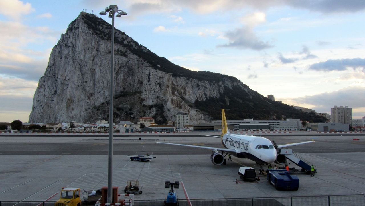 Wielka Brytania gotowa bronić Gibraltaru. Hiszpanie zaskoczeni