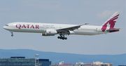 Boeing 777 awaryjnie lądował. Powodem była dziura w silniku