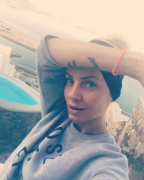 Agnieszka Woźniak-Starak pozuje do zdjęcia z porannego treningu i odsłania swój tatuaż na przedramieniu 