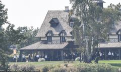 Piotr Woźniak-Starak pochowany w Fuledzie. Nadzór budowlany otrzymał pismo z sanepidu